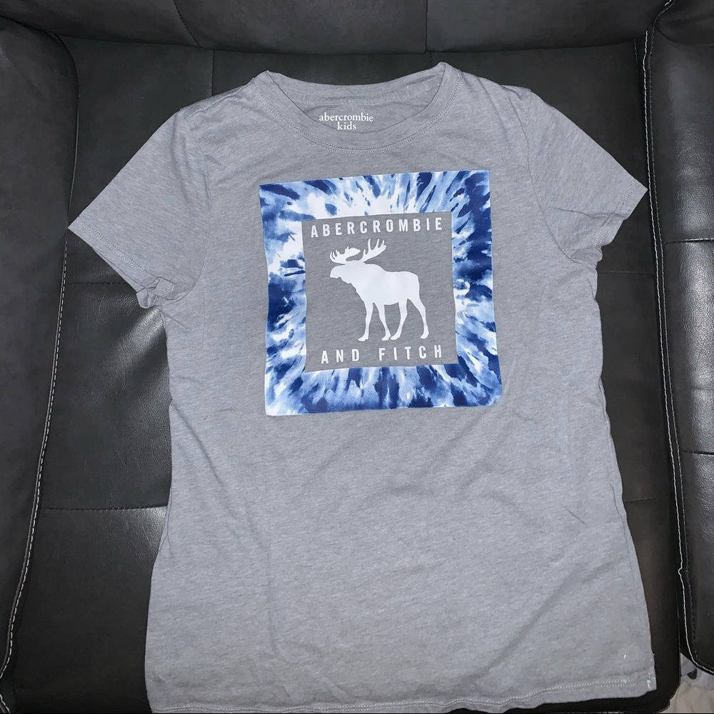Grey t-shirt